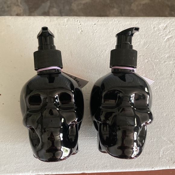 LAST- NWT Pomegranate Vanilla Scented -2 Black Skull 💀 Hand Soap Pump Set - Picture 16 of 17
